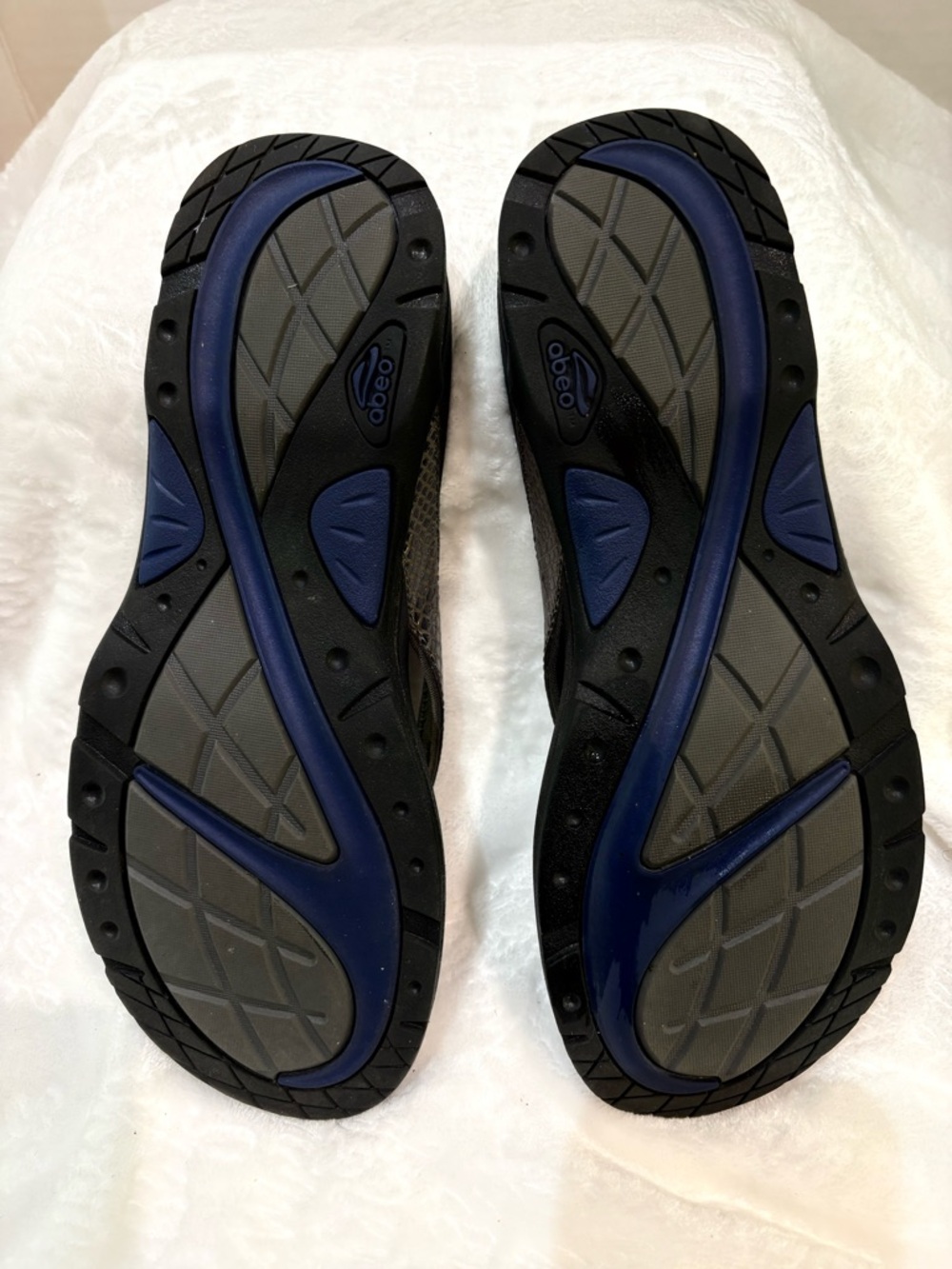 ABEO WOMAN’S PEWTER ALEA B.I.O. SYSTEM THONG SANDALS SIZE 8N
IN BOX - Picture 10 of 14